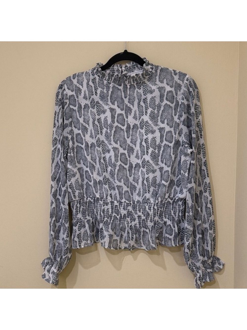 She + Sky Monochrome Animal Print  Women’s Blouse Size large long-Sleeve